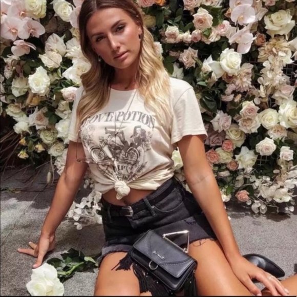 IN STOCK Positano  Graphic Tee - Picture 5 of 5